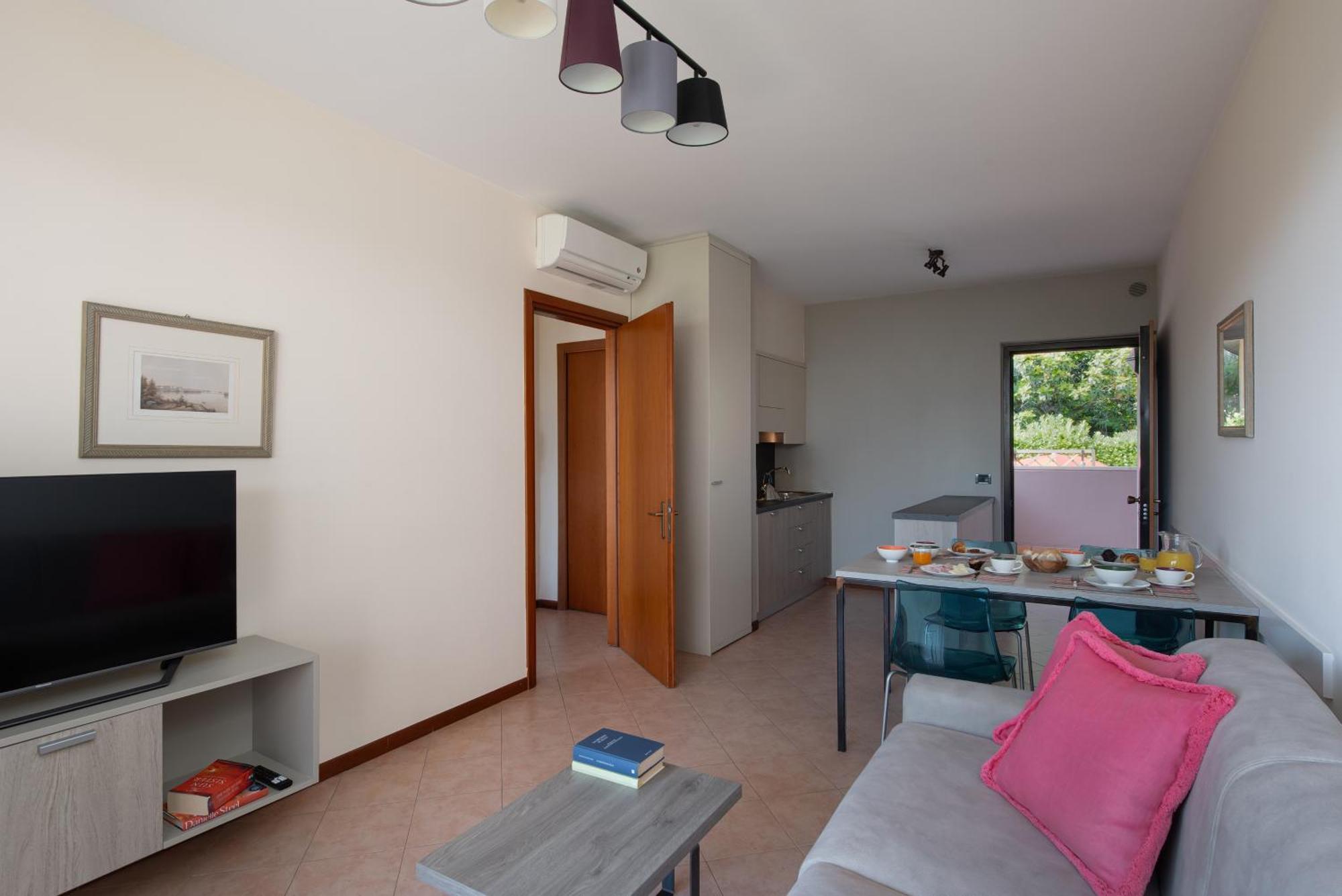 Il Sogno Apartments Desenzano del Garda Luaran gambar