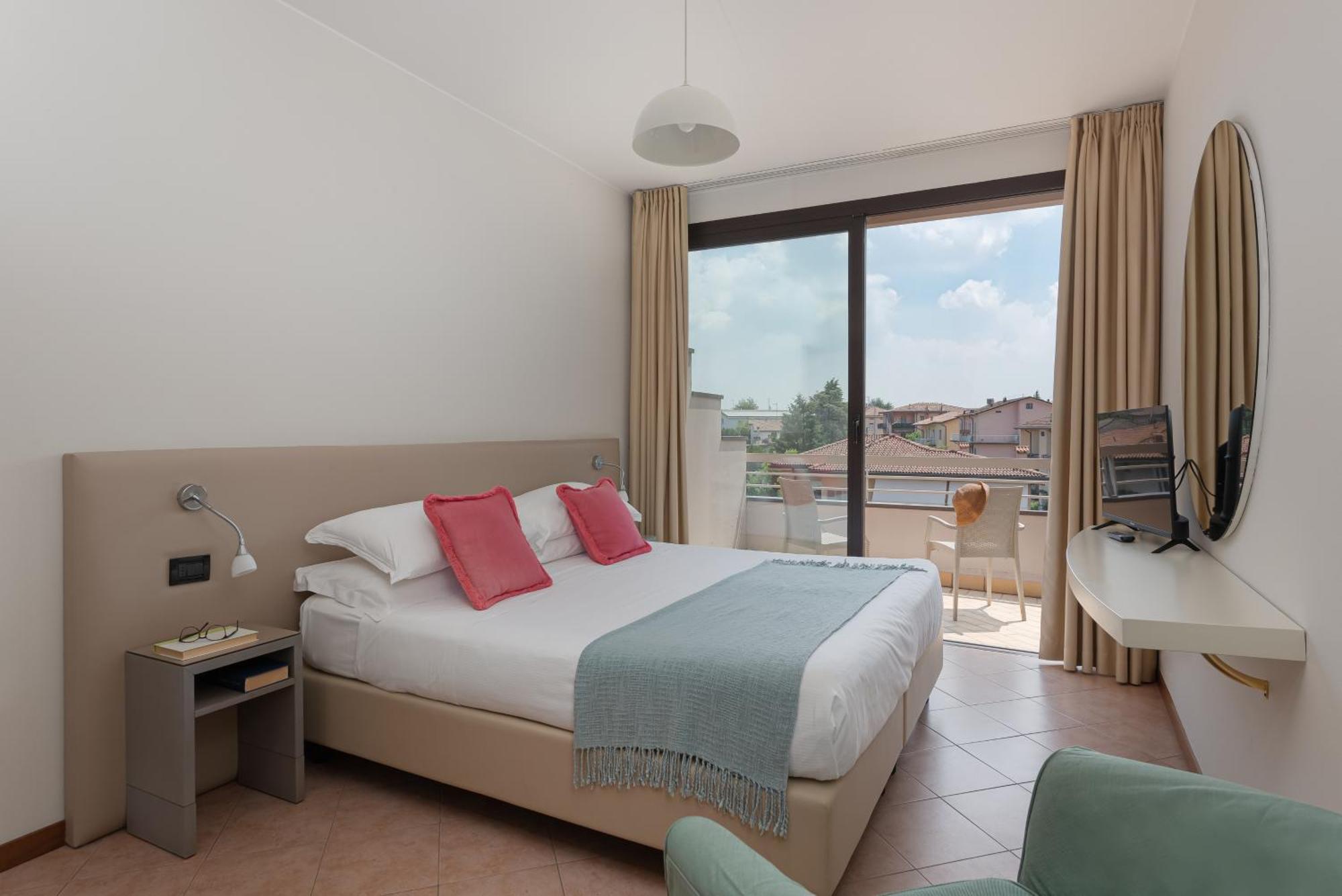 Il Sogno Apartments Desenzano del Garda Luaran gambar