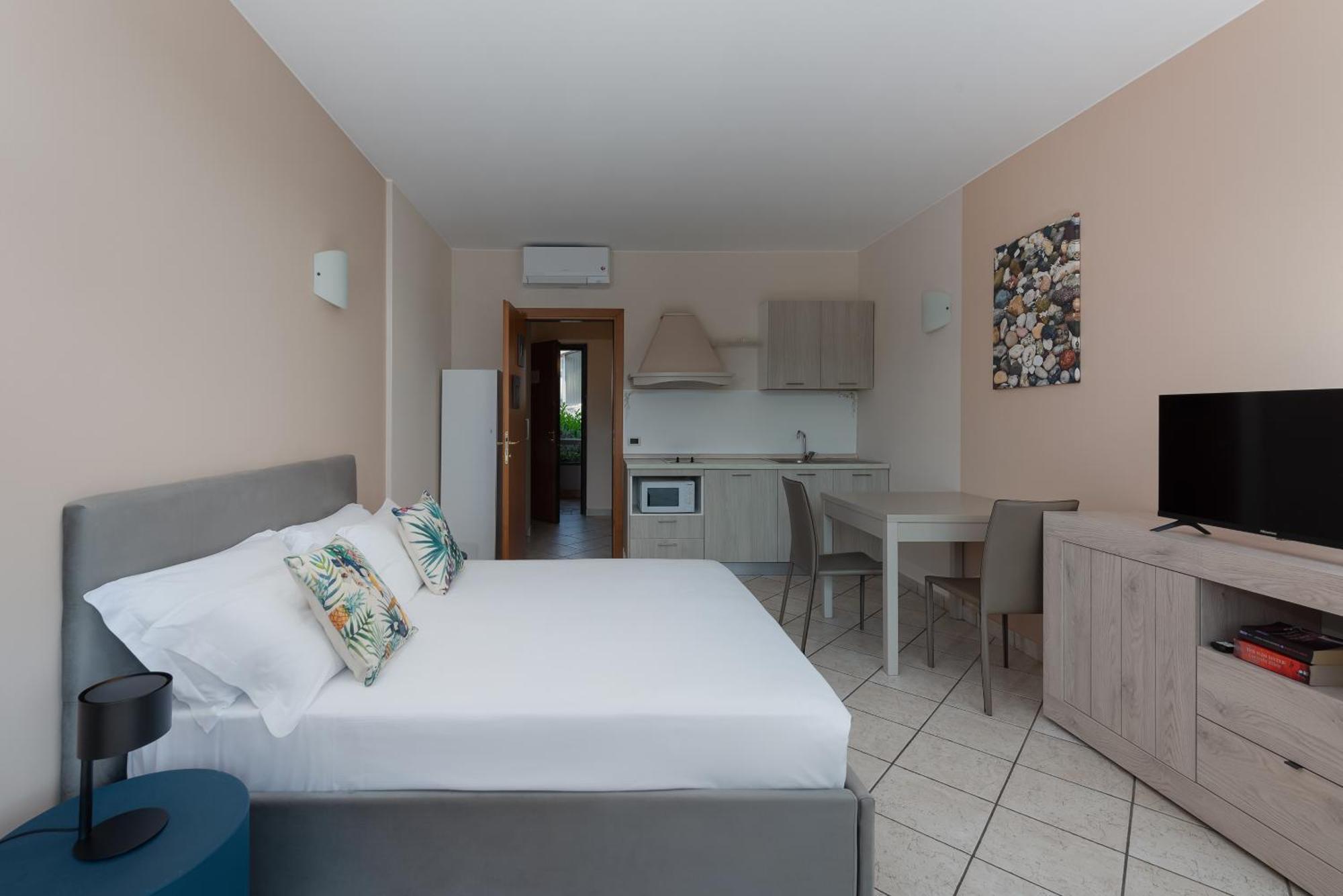 Il Sogno Apartments Desenzano del Garda Luaran gambar