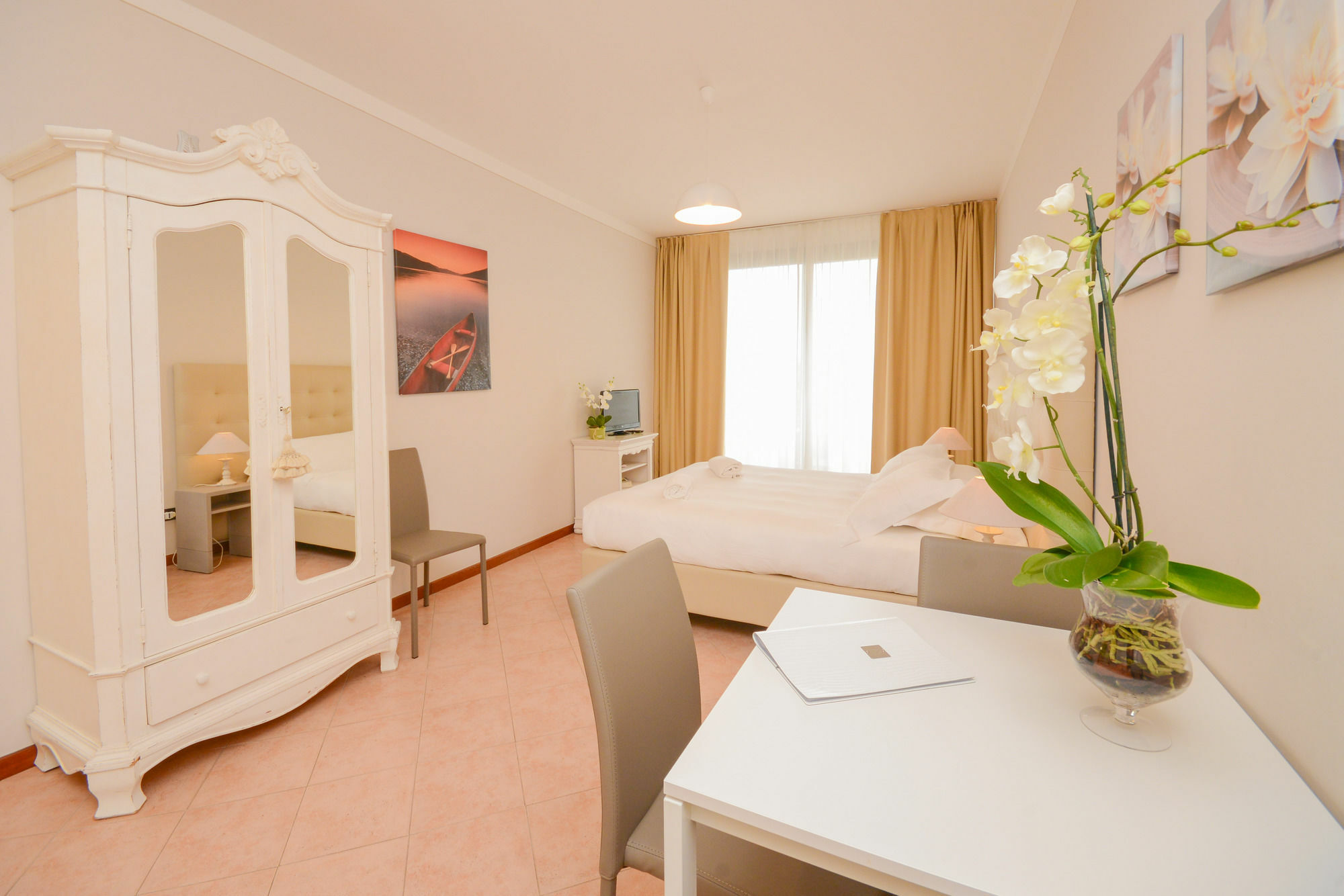 Il Sogno Apartments Desenzano del Garda Luaran gambar